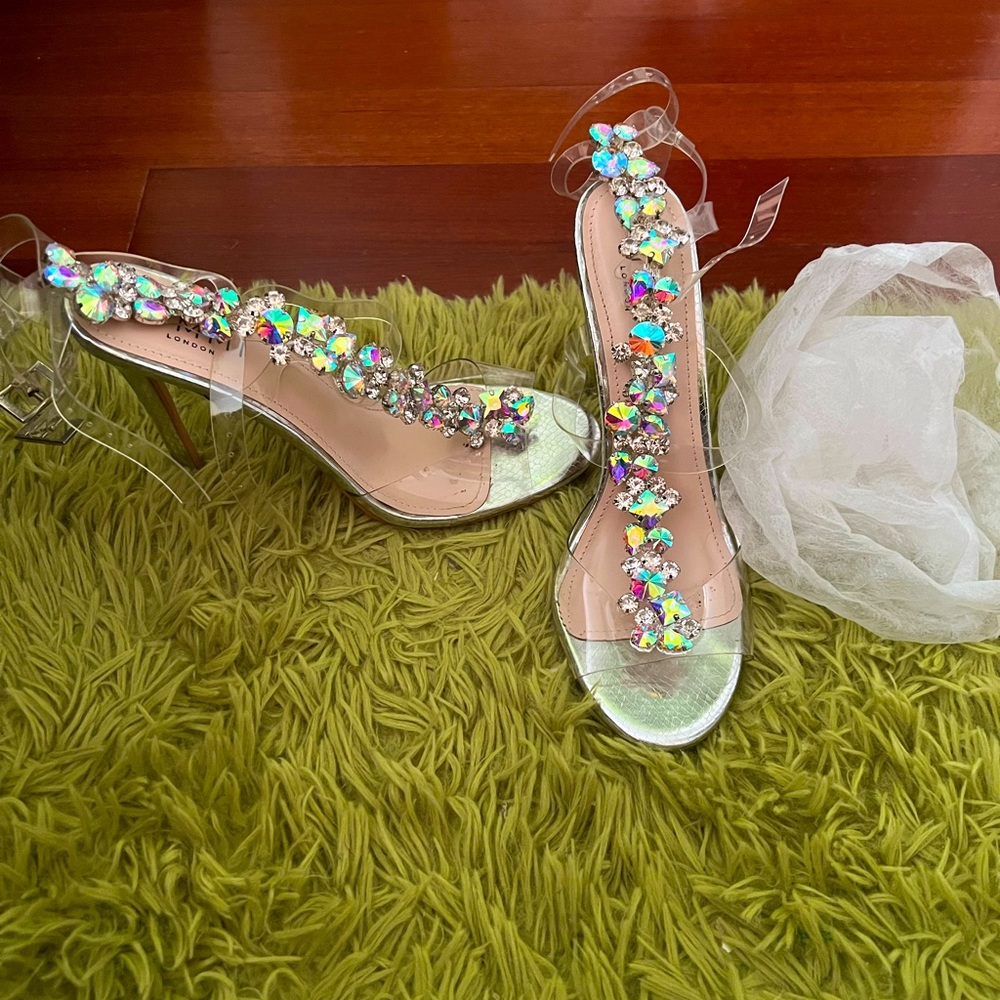 GORGEOUS Simmi Silver and Crystals above ankle open toe heels with clear strap😍